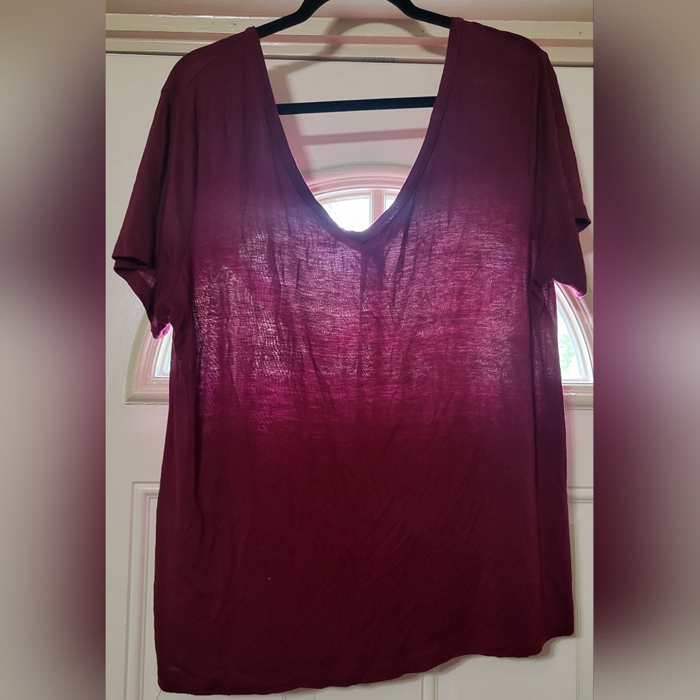 Short sleeve burgundy tee